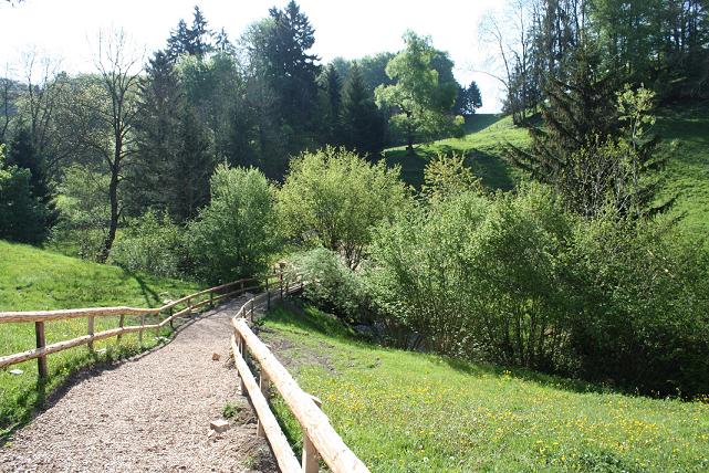 der Weg zum Dorf